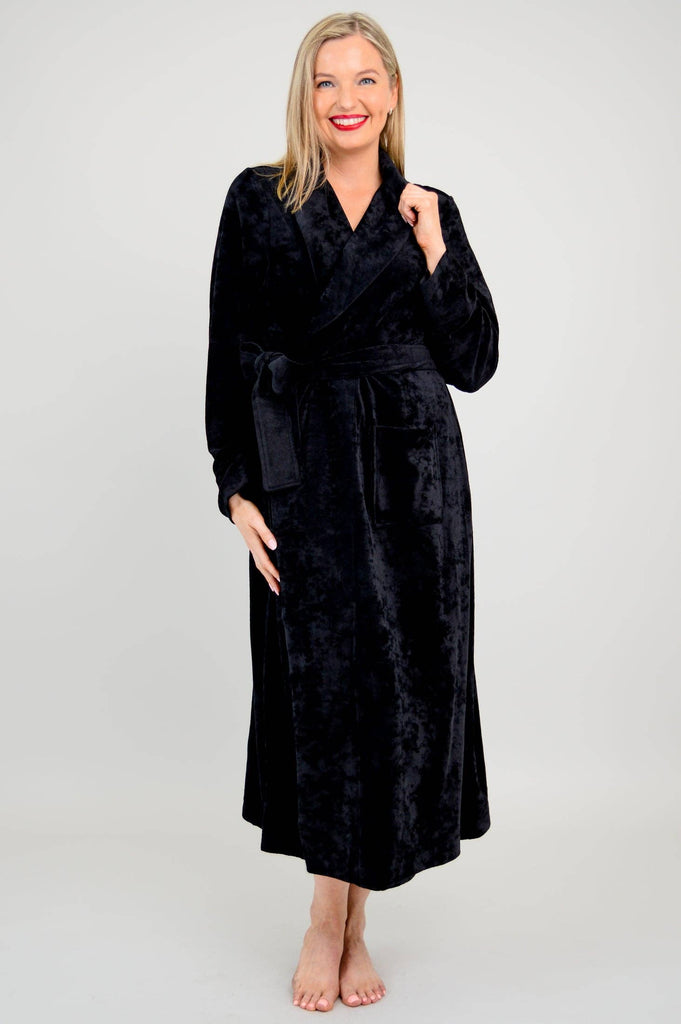 Black velvet plus size robe | Plus Size Sustainable Fashion