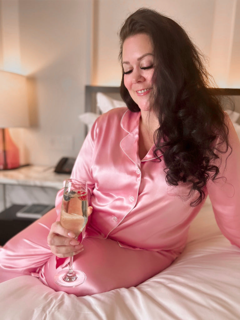 MsLindsayM wearing plus size silk PJs from Laluxe Femme, a plus size clothing boutique